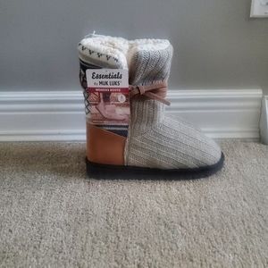 NWT Essentials by Muk Luks Clementine boot sz 8